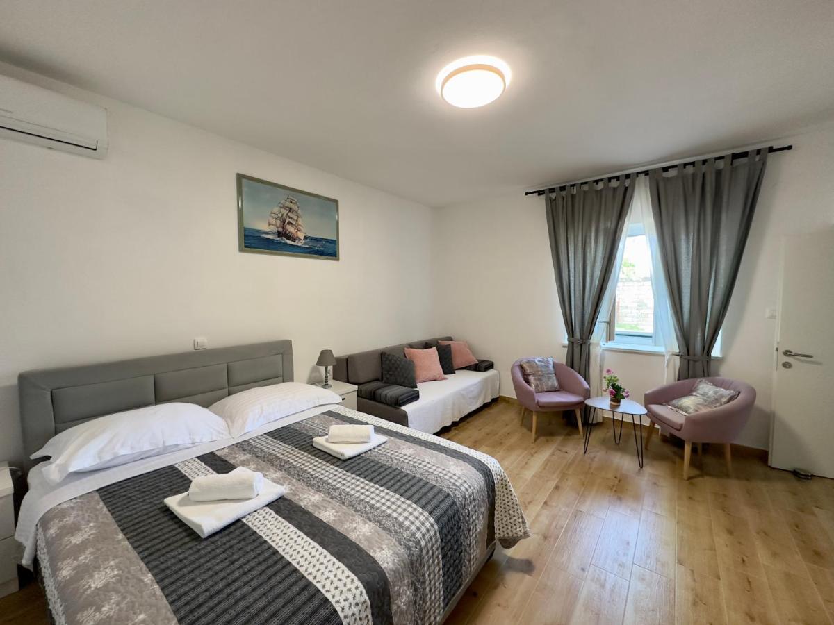 Matek Family & Studio Apartment Rovanjska Ngoại thất bức ảnh